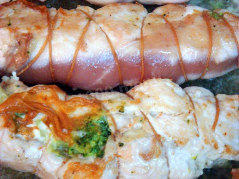 Шаг 12 приготовления Роллы из курицы с брокколи и плавленым сыром