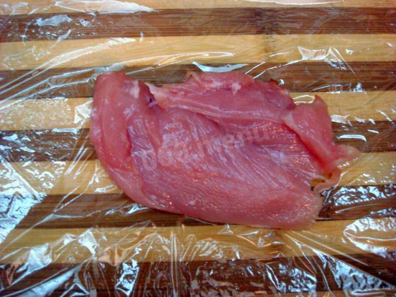 Шаг 3 приготовления Роллы из курицы с брокколи и плавленым сыром