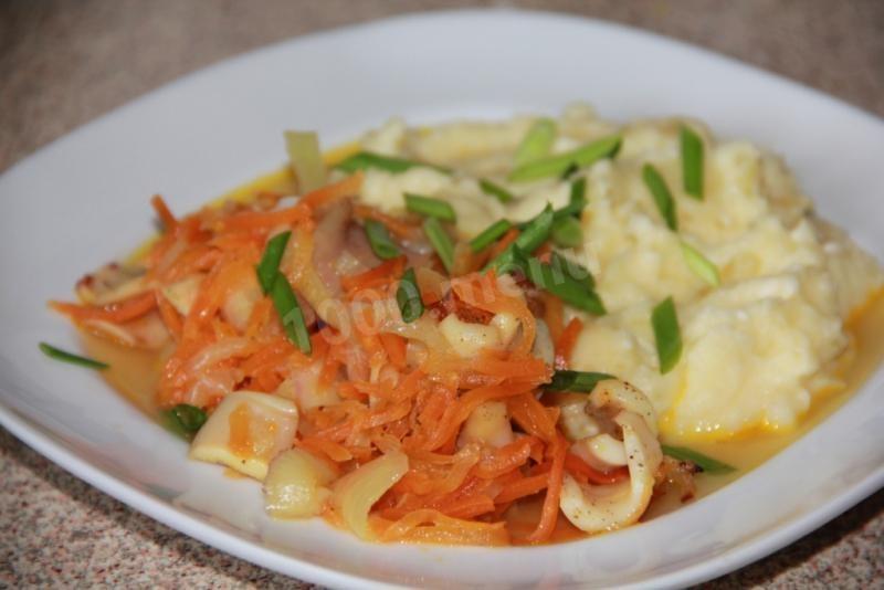 Обложка рецепта Кальмары с овощами в банке