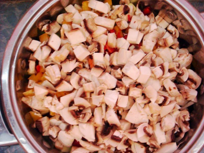 Шаг 17 приготовления Овощное рагу кабачки с капустой и шампиньонами