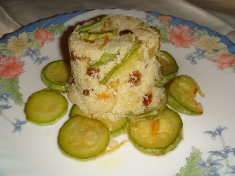 Обложка рецепта Кус-кус с изюмом и овощами