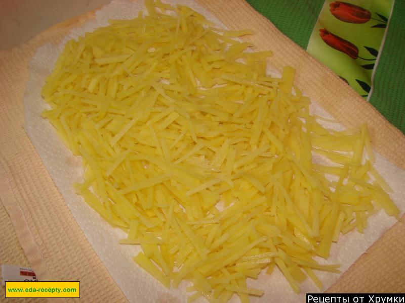 Шаг 4 приготовления Куриное филе в картофельной корочке с гарниром и соусом