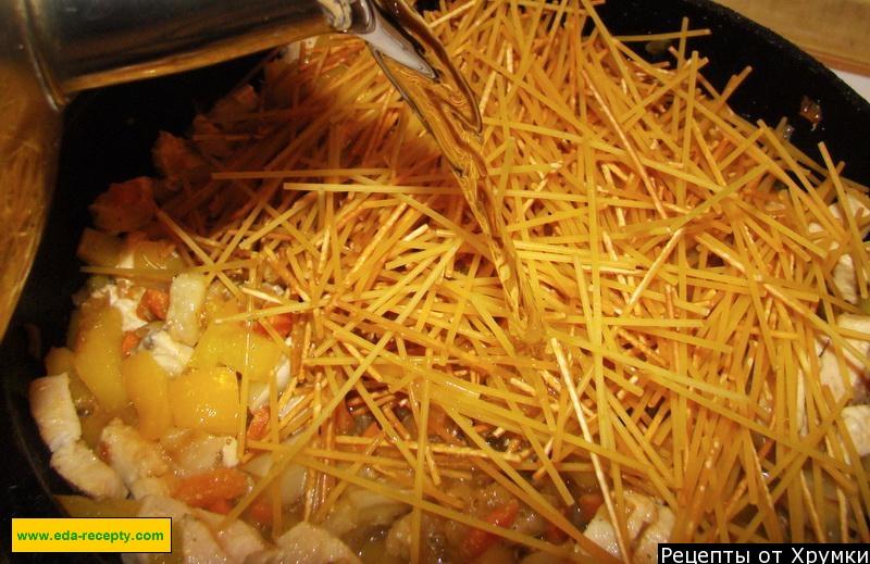 Шаг 7 приготовления Овощное рагу с мясом и вермишелью
