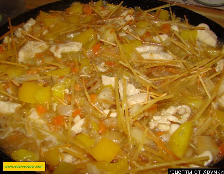 Шаг 8 приготовления Овощное рагу с мясом и вермишелью