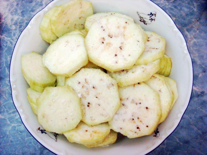 Шаг 1 приготовления Овощное рагу с грибами, кабачками и баклажанами