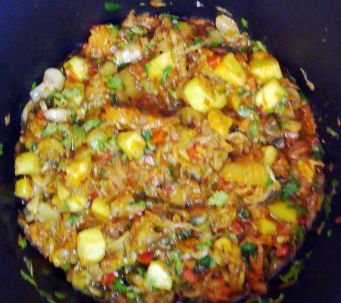 Шаг 27 приготовления Овощное рагу с грибами, кабачками и баклажанами