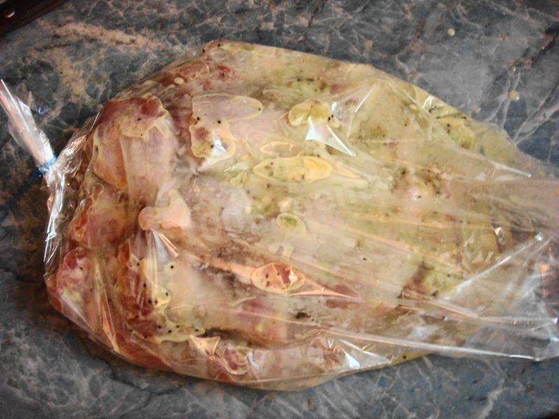 Шаг 13 приготовления Куриные ножки в маринаде из киви в рукаве в духовке