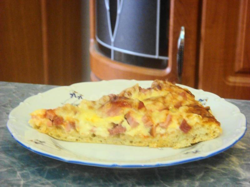 Шаг 10 приготовления Оззи-пицца с колбасой и сыром