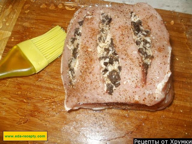 Шаг 6 приготовления Свиная корейка, фаршированная оливками и сыром