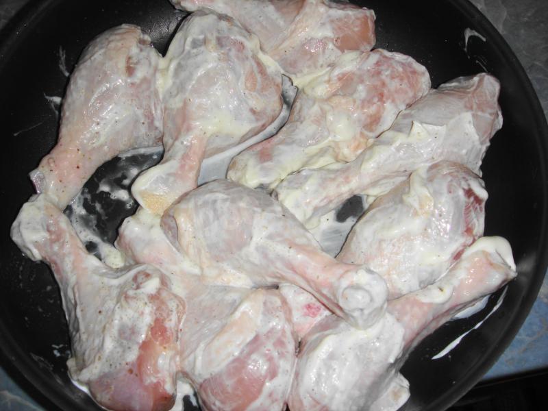 Шаг 3 приготовления Запеченные куриные голени в майонезе Дракончики в гнездах