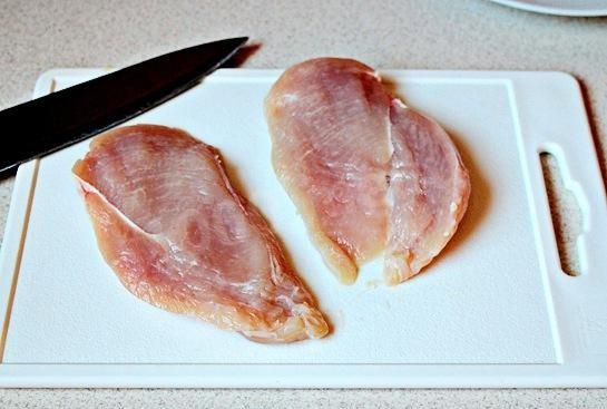 Шаг 1 приготовления Куриная грудка с грибами и сыром с травами