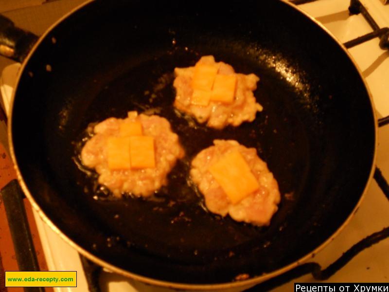 Шаг 3 приготовления Котлеты из куриного филе с манкой и крахмалом Пташки