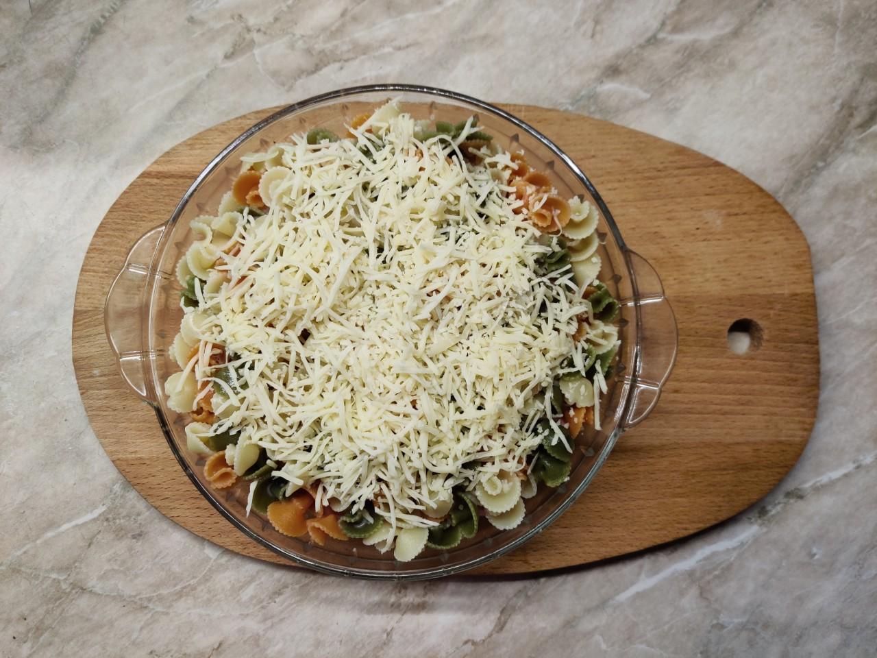 Шаг 6 приготовления Запеканка из макарон с сосисками в духовке