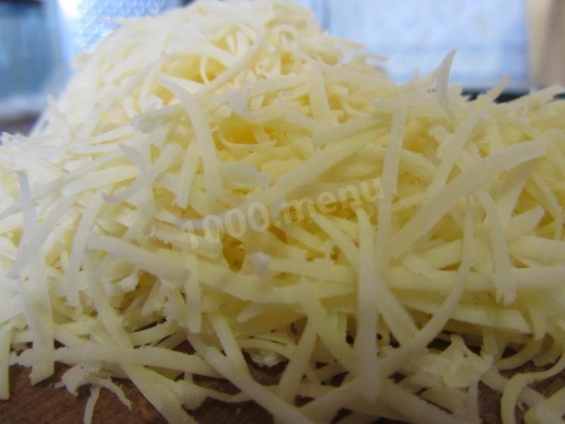 Шаг 8 приготовления Картофель с сосиской чесноком и майонезом в духовке
