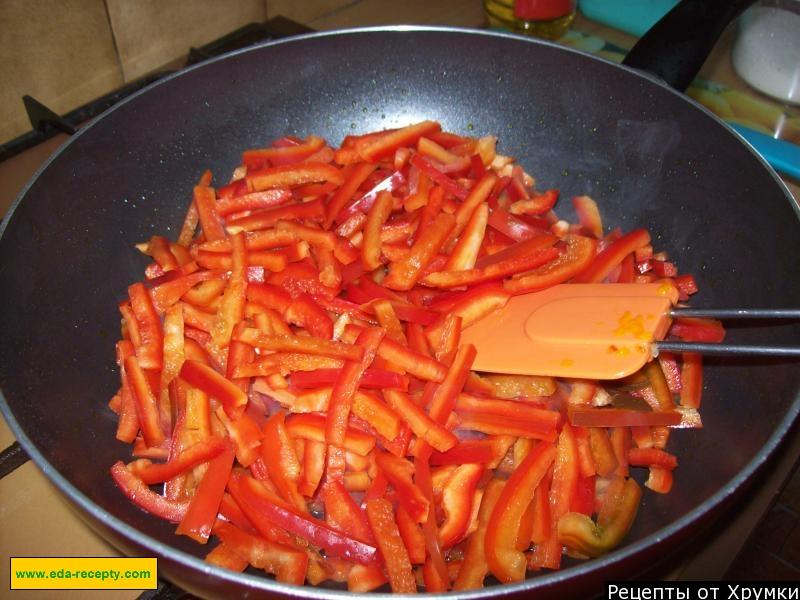 Шаг 5 приготовления Горячая закуска - соте из баклажанов с помидорами и перцем