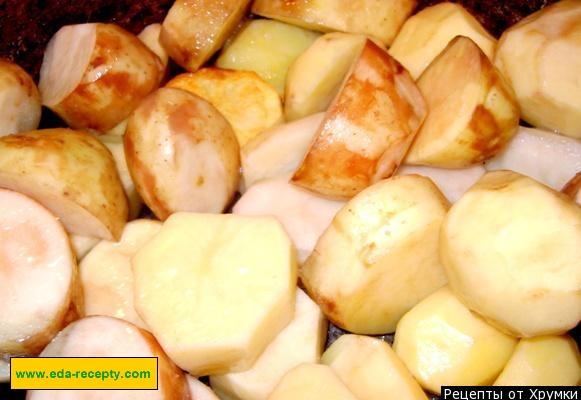 Шаг 5 приготовления Курица с картошкой, баклажанами и помидорами в фольге