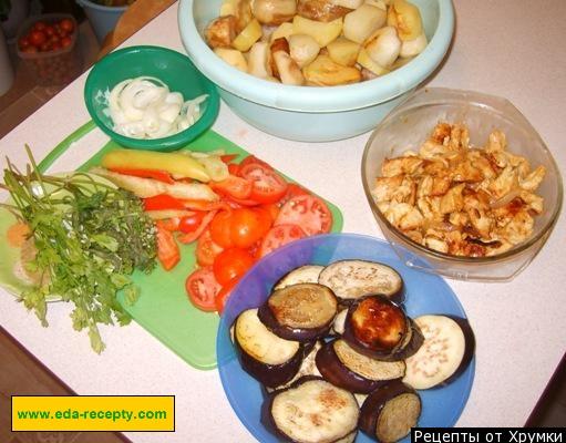 Шаг 7 приготовления Курица с картошкой, баклажанами и помидорами в фольге