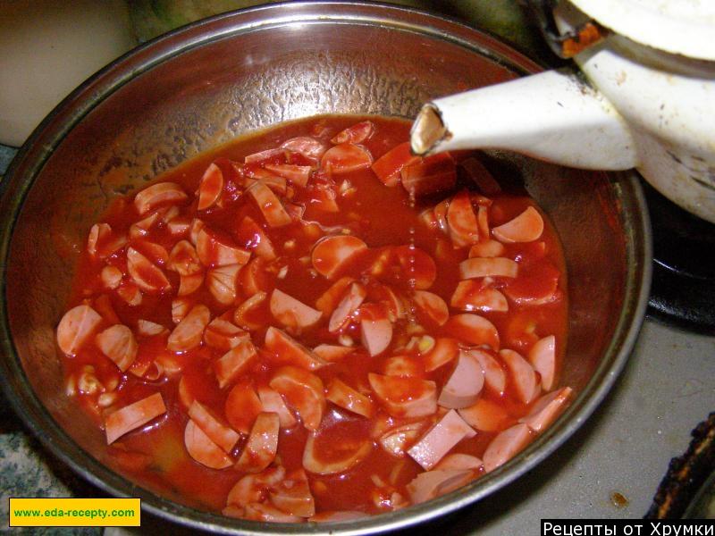 Шаг 4 приготовления Подливка к гречке с мукой, сосисками и томатной пастой