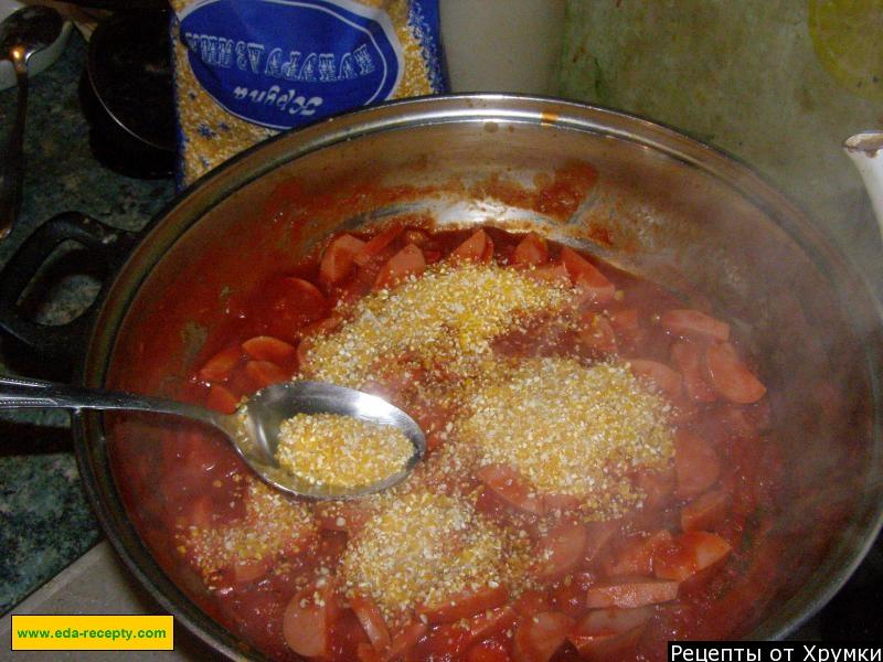 Шаг 5 приготовления Подливка к гречке с мукой, сосисками и томатной пастой
