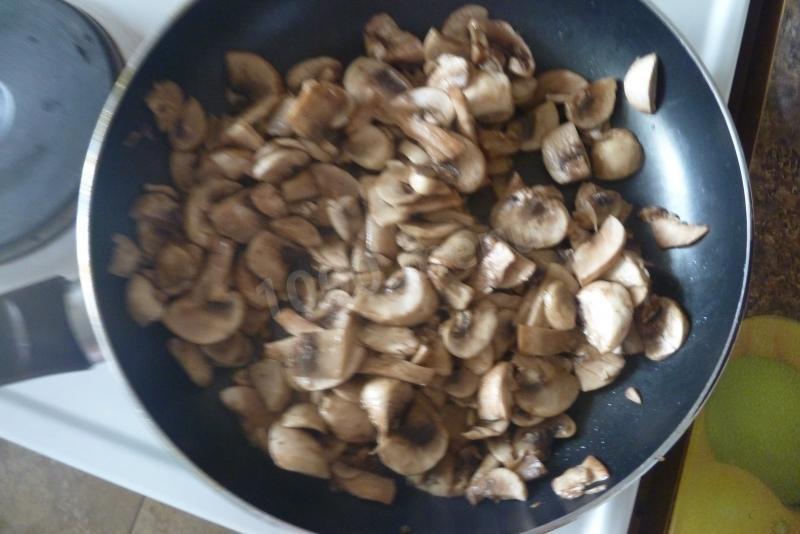 Шаг 4 приготовления Блины из рисовой бумаги с шампиньонами