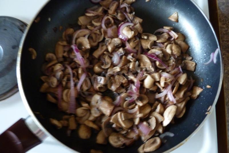 Шаг 5 приготовления Блины из рисовой бумаги с шампиньонами