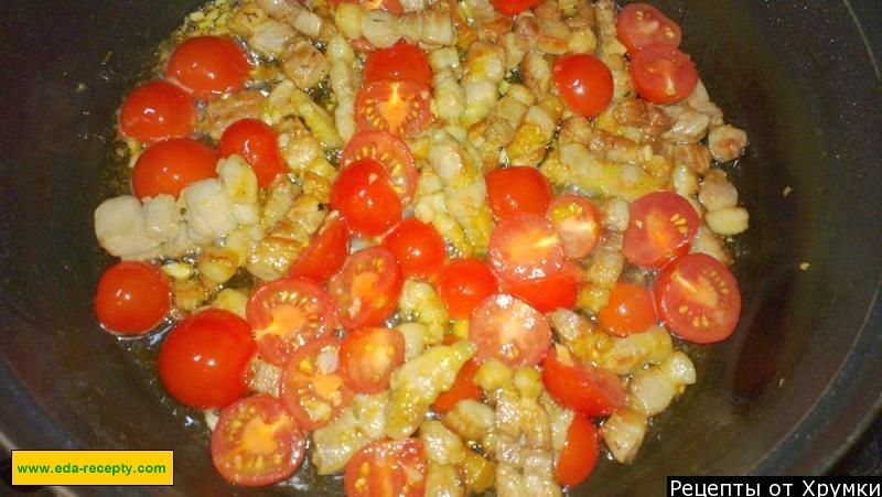Шаг 8 приготовления Паста с беконом, помидорами черри, салатом-латуком и сыром