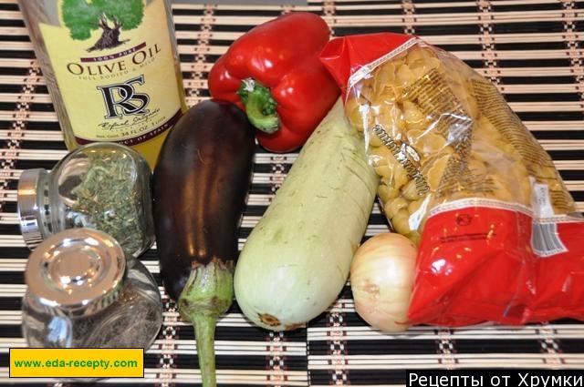 Шаг 1 приготовления Макароны с баклажанами, болгарским перцем и кабачками