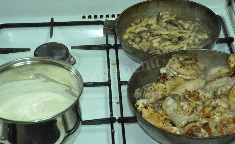 Шаг 5 приготовления Жаркое из курицы с грибами