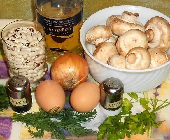 Шаг 1 приготовления Салат с белой фасолью, яйцами и грибами