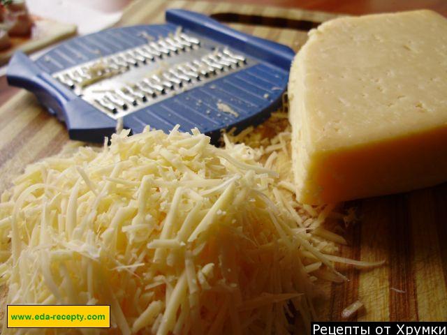 Шаг 7 приготовления Пицца из слоеного теста с сосисками и твердым сыром