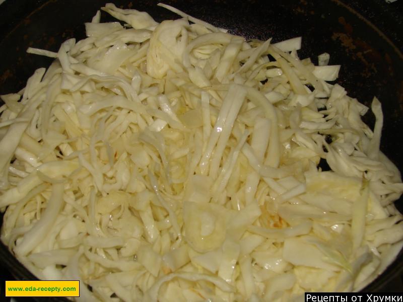 Шаг 4 приготовления Рагу из картофеля тушеное с капустой и пастой на сковороде
