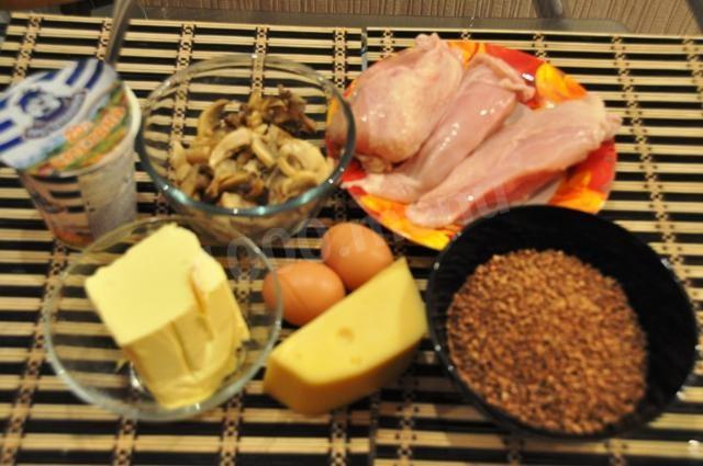 Шаг 1 приготовления Запеканка из гречки и курицы со сметаной и сыром
