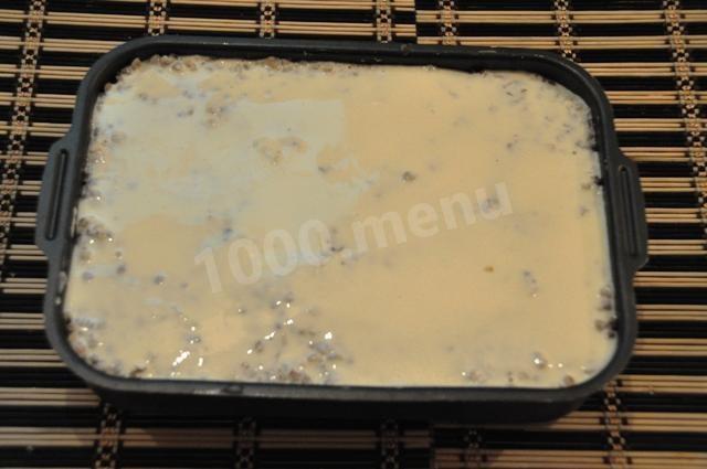 Шаг 12 приготовления Запеканка из гречки и курицы со сметаной и сыром