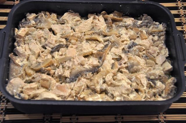 Шаг 7 приготовления Запеканка из гречки и курицы со сметаной и сыром