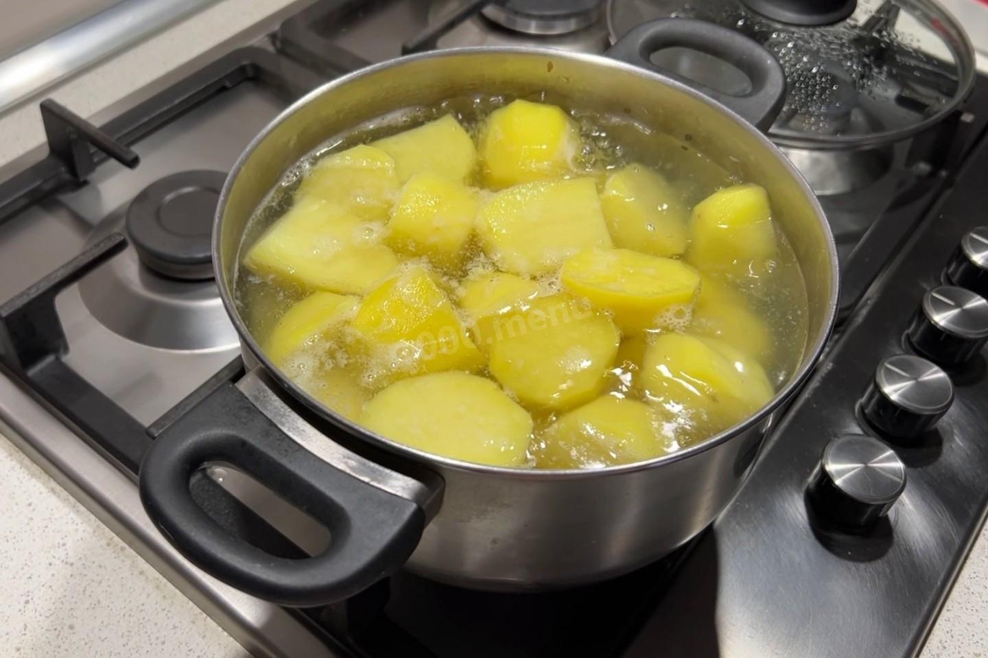 Шаг 3 приготовления Толченая картошка с молоком