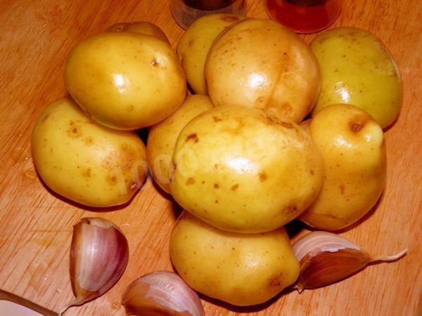 Шаг 2 приготовления Запеченный картофель с розмарином