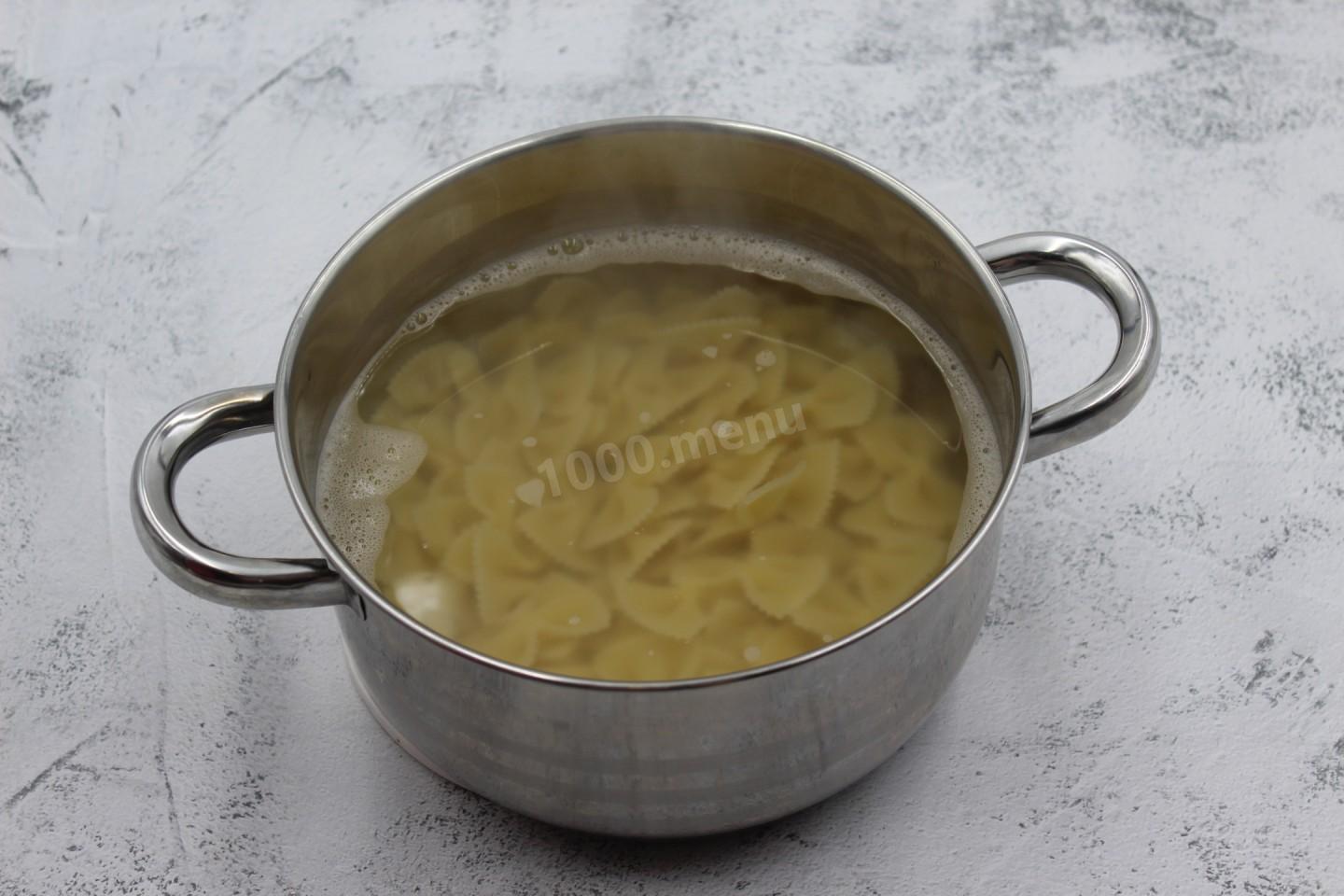 Шаг 2 приготовления Макароны в соусе на молоке и сливочном масле с сыром