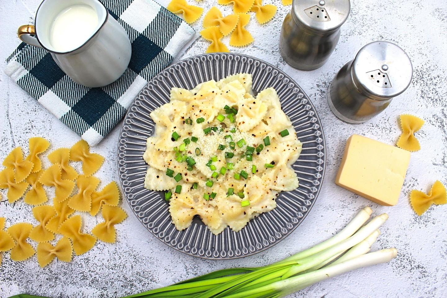 Шаг 9 приготовления Макароны в соусе на молоке и сливочном масле с сыром