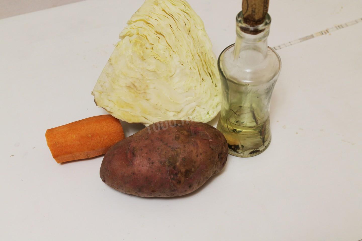Шаг 1 приготовления Капуста с картошкой, луком и морковью жареные на сковороде