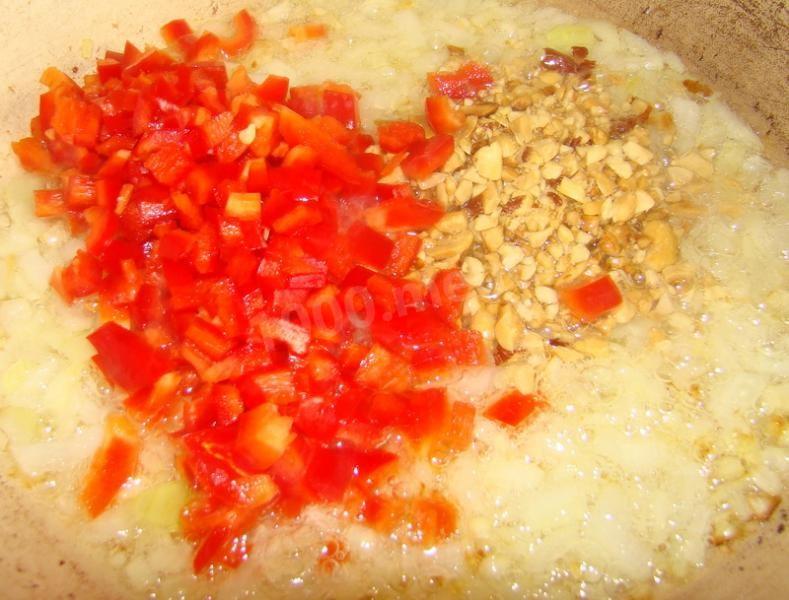 Шаг 7 приготовления Рис с арахисом и овощами на гарнир к рыбе