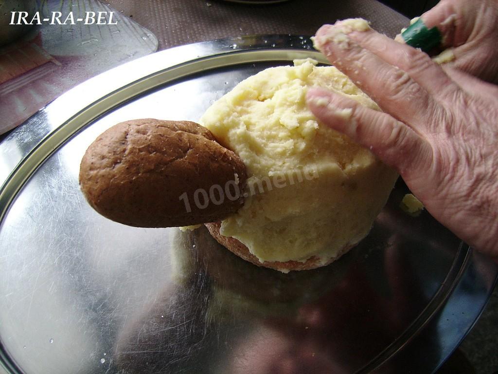 Шаг 2 приготовления Хохлатка (курочка из картофельного пюре) с цыплятами