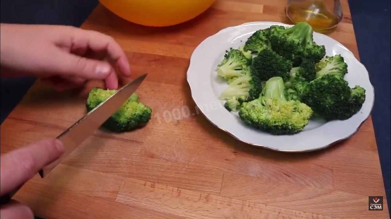 Шаг 2 приготовления Брокколи с арахисом и оливковым маслом