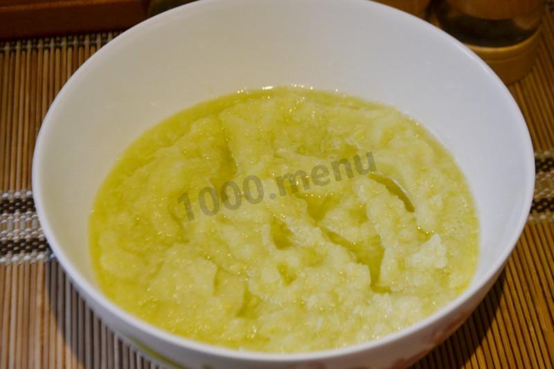 Шаг 2 приготовления Кабачковые оладушки с чесноком и укропом