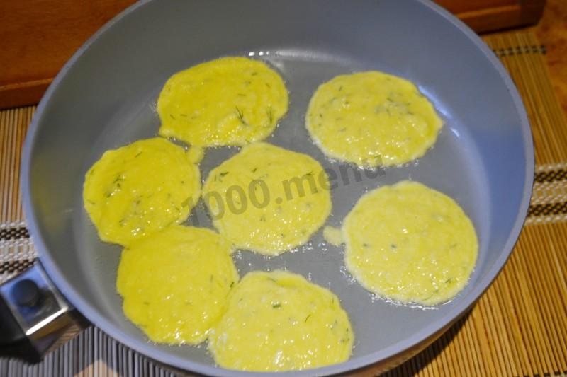 Шаг 7 приготовления Кабачковые оладушки с чесноком и укропом