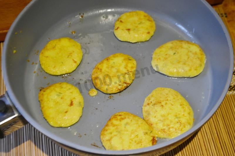 Шаг 8 приготовления Кабачковые оладушки с чесноком и укропом