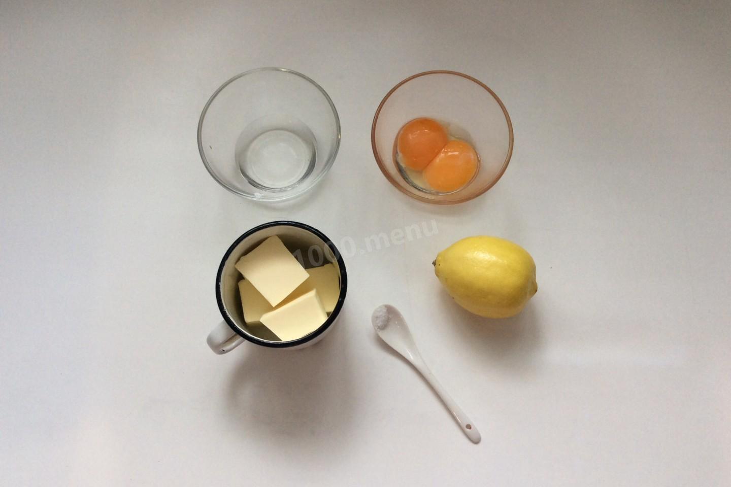 Шаг 1 приготовления Масляно яичный соус