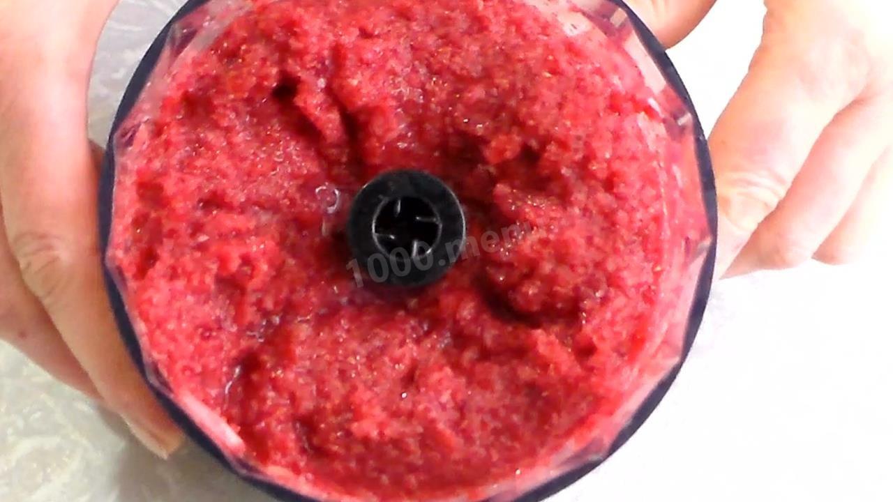 Шаг 4 приготовления Пикантный соус к мясу с красным вином