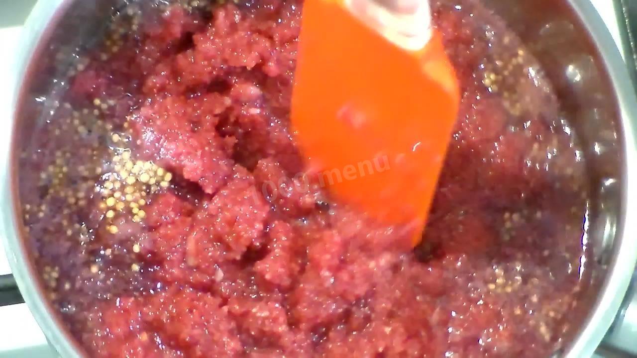 Шаг 7 приготовления Пикантный соус к мясу с красным вином