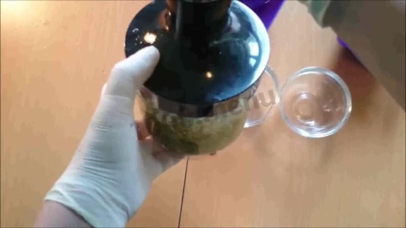 Шаг 3 приготовления Соус песто с фисташками