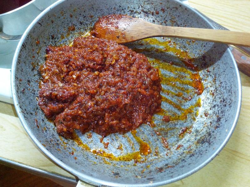 Обложка рецепта Соус для пиццы на помидорах и луке